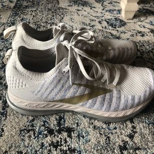 Used worn Womens Brooks Bedlam 2 running sneakers, size 9